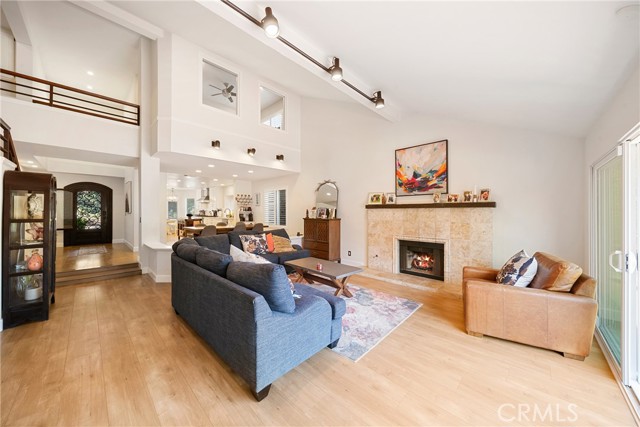 Detail Gallery Image 16 of 67 For 24224 Creekside Dr, Newhall,  CA 91321 - 5 Beds | 3 Baths