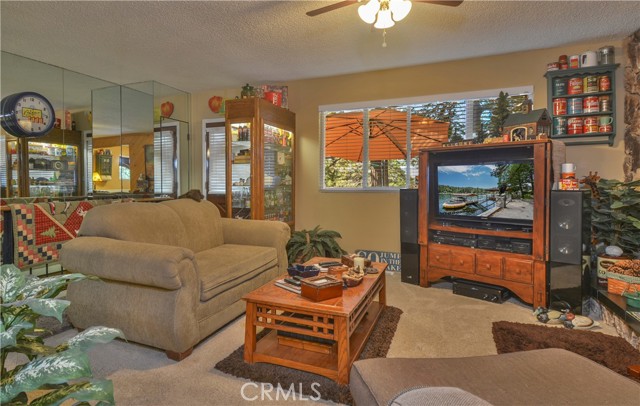 Detail Gallery Image 6 of 28 For 611 Rose Ln, Twin Peaks,  CA 92391 - 3 Beds | 2 Baths