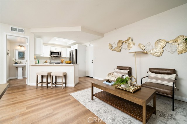 270 Fern Court, Azusa CA: https://media.crmls.org/medias/751d28f6-8082-44b0-bd23-1f06620a92ce.jpg