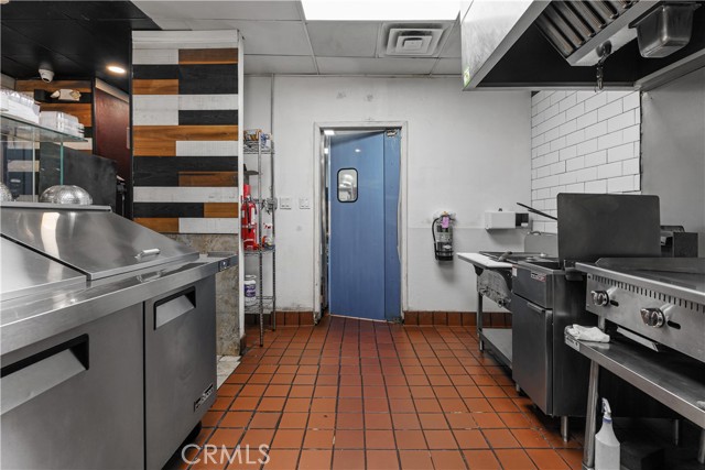 275 9th street, San Bernardino CA: https://media.crmls.org/medias/751d5e87-8128-489a-a4cc-b88038ea78a2.jpg