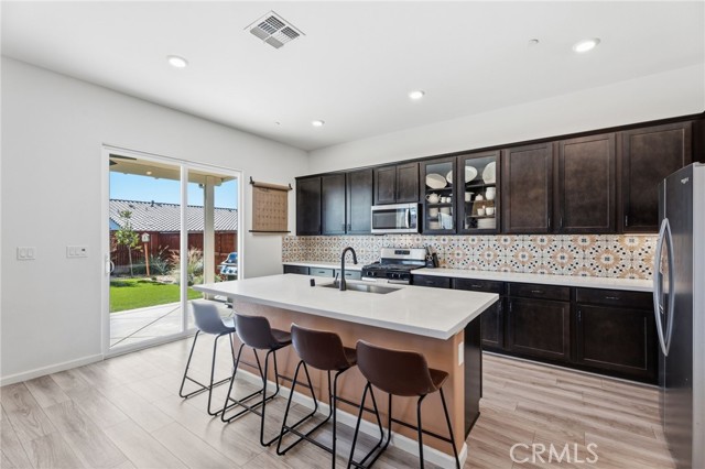 Detail Gallery Image 15 of 59 For 588 Overstone Ave, Madera,  CA 93636 - 5 Beds | 2/1 Baths