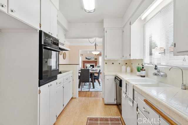 10525 Olive Street, Temple City CA: https://media.crmls.org/medias/751e0f9c-b2c7-49fd-8f5e-b407581f72e0.jpg