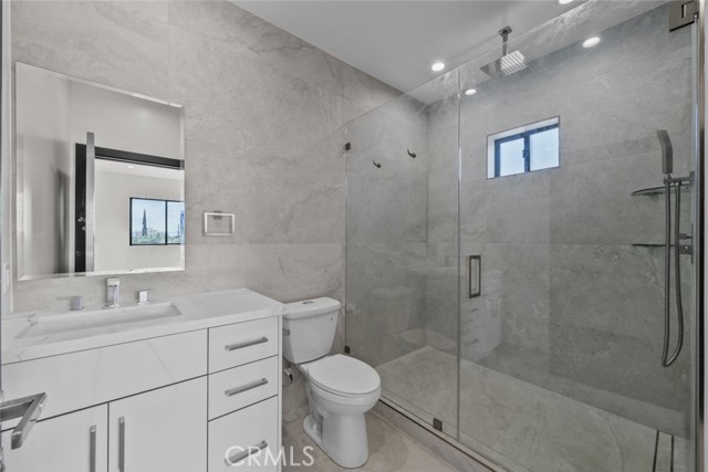 Detail Gallery Image 26 of 39 For 12937 W Kilikia Dr, North Hollywood,  CA 91605 - 4 Beds | 4 Baths