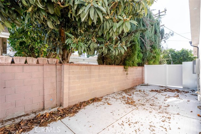 Detail Gallery Image 16 of 17 For 6852 1/2 Ranchito Ave, Van Nuys,  CA 91405 - 2 Beds | 2 Baths