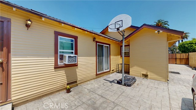 Detail Gallery Image 4 of 29 For 2372 W 29th, Los Angeles,  CA 90018 - – Beds | – Baths