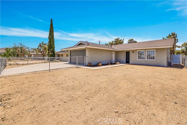Detail Gallery Image 1 of 37 For 7000 Tamarisk Ave, Yucca Valley,  CA 92284 - 2 Beds | 1 Baths