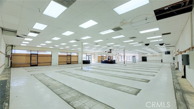  Commercial for Sale in Phelan, California