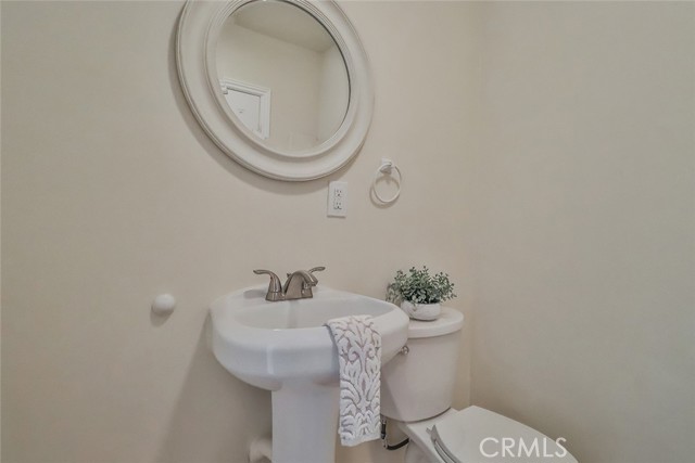Detail Gallery Image 13 of 41 For 3411 W Chandler Bld, Burbank,  CA 91505 - 3 Beds | 1/1 Baths