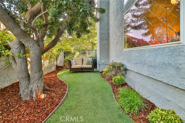3220 Versaille Court, Thousand Oaks CA: https://media.crmls.org/medias/7522aac0-79c4-4621-80d6-e3b93a57d4c6.jpg