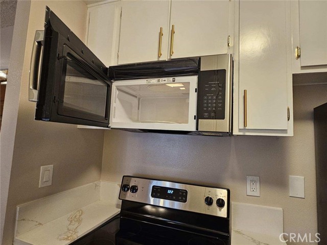 Detail Gallery Image 13 of 20 For 18307 Burbank, Tarzana,  CA 91356 - 1 Beds | 1 Baths