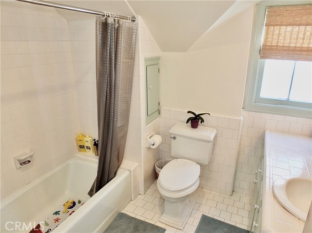 Detail Gallery Image 60 of 71 For 89 Rivo Alto Canal, Long Beach,  CA 90803 - 5 Beds | 3/1 Baths