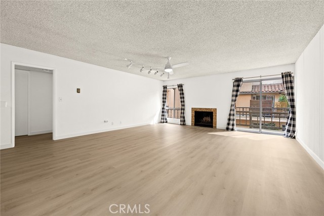 1127 E Del Mar Boulevard, Pasadena CA: https://media.crmls.org/medias/7524b52c-3071-41e8-aa22-c41b3cf25d98.jpg