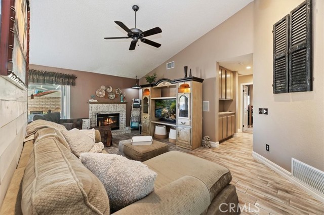 Detail Gallery Image 8 of 34 For 1921 Lynwood, Corona,  CA 92881 - 3 Beds | 2 Baths