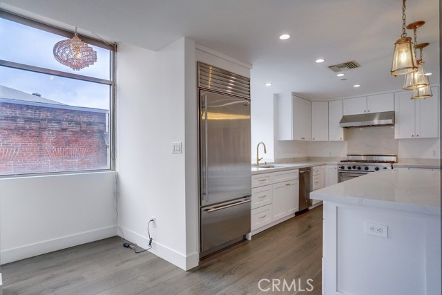 35 Raymond N, Pasadena CA: https://media.crmls.org/medias/7525c50b-5d09-4a00-8ce4-5176b208c3e5.jpg