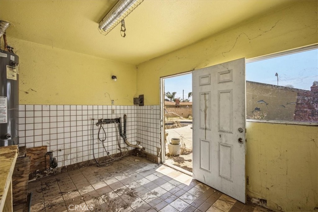 https://media.crmls.org/medias/7525c7e9-c0aa-41f4-b691-448962bf07e3.jpg?preset=X-Large