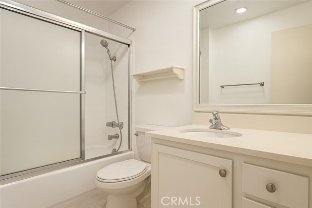 Detail Gallery Image 8 of 29 For 18619 Collins #F29,  Tarzana,  CA 91356 - 2 Beds | 2 Baths