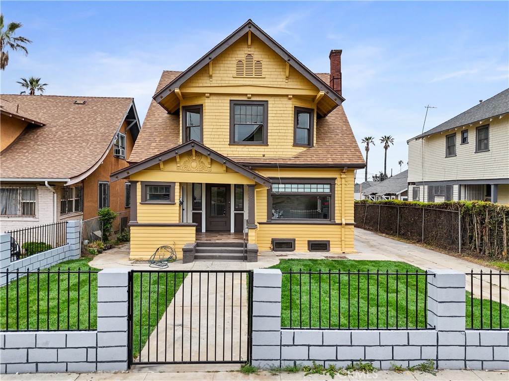 MLS #OC25097887 img 1