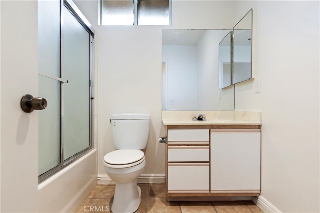 https://media.crmls.org/medias/752645c9-5ed7-4b11-bed8-d692380d1968.jpg?preset=X-Large