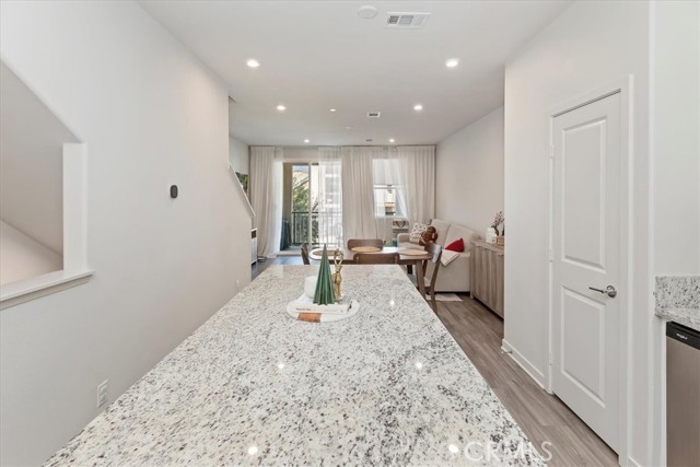 Detail Gallery Image 17 of 39 For 129 Dove Lndg, Covina,  CA 91722 - 3 Beds | 3 Baths