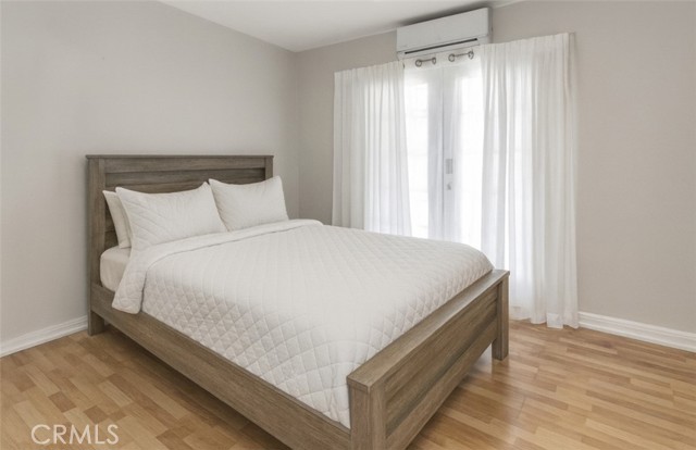 Detail Gallery Image 2 of 4 For 24017 Sylvan, Woodland Hills,  CA 91367 - 1 Beds | 1 Baths