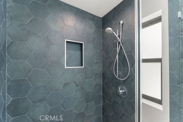 2155 Glenada Avenue, Montrose CA: https://media.crmls.org/medias/752891d7-cc49-4436-80d3-9f98a9cee1d7.jpg