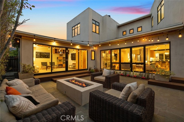 Detail Gallery Image 21 of 51 For 1635 19th St, Manhattan Beach,  CA 90266 - 6 Beds | 4 Baths