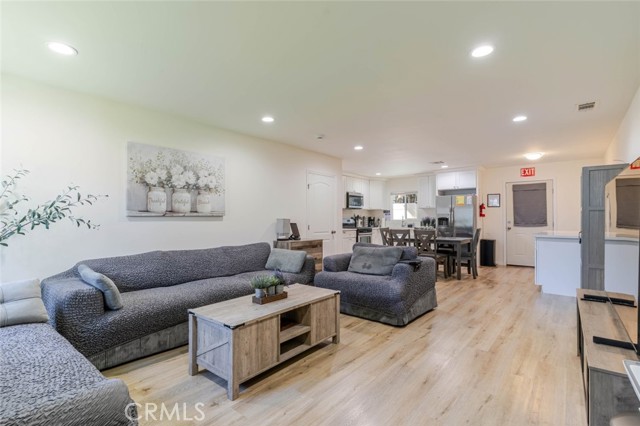 7315 Jamieson Avenue, Reseda CA: https://media.crmls.org/medias/7529e05e-7ac1-4e3c-a12c-4b52299eb539.jpg