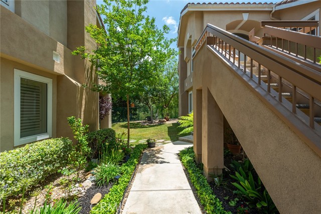 Detail Gallery Image 27 of 32 For 494 Bannister Way #B,  Simi Valley,  CA 93065 - 2 Beds | 2 Baths