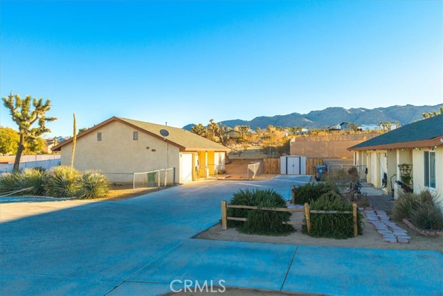 60803 Division Street, Joshua Tree CA: https://media.crmls.org/medias/752a5826-9e72-45a7-aafc-74dce3ca6b57.jpg