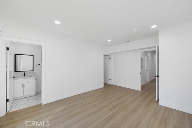 Detail Gallery Image 19 of 33 For 14422 Tiara #1/2,  Van Nuys,  CA 91401 - 5 Beds | 5 Baths