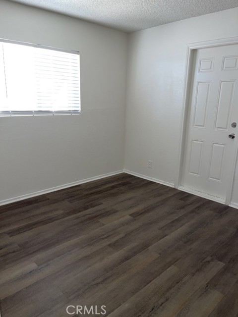 Detail Gallery Image 8 of 14 For 13757 Greenwood Pl #1,  Victorville,  CA 92395 - 3 Beds | 2 Baths