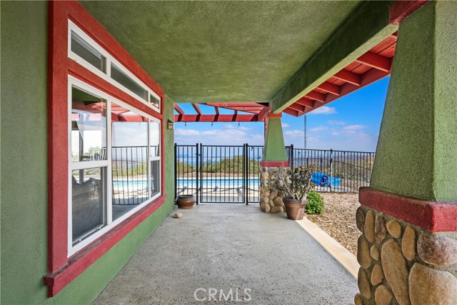 21475 Ridgedale Drive, Lake Mathews CA: https://media.crmls.org/medias/752abc1d-c220-46c2-b301-7a0a1c35c74c.jpg