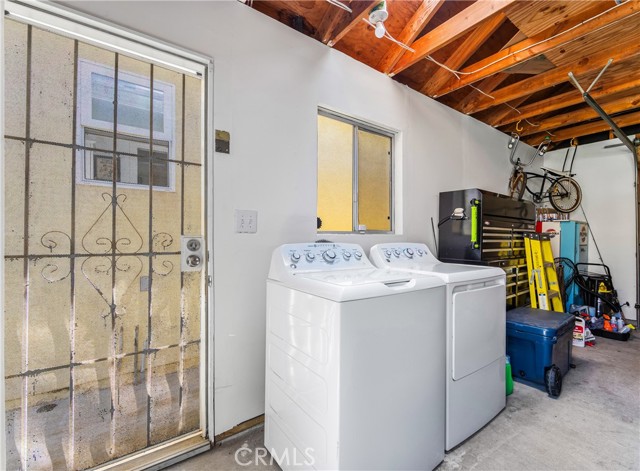 715 Olive Avenue, Huntington Beach CA: https://media.crmls.org/medias/752ba003-bed5-4198-8d51-0716d6ade7b8.jpg