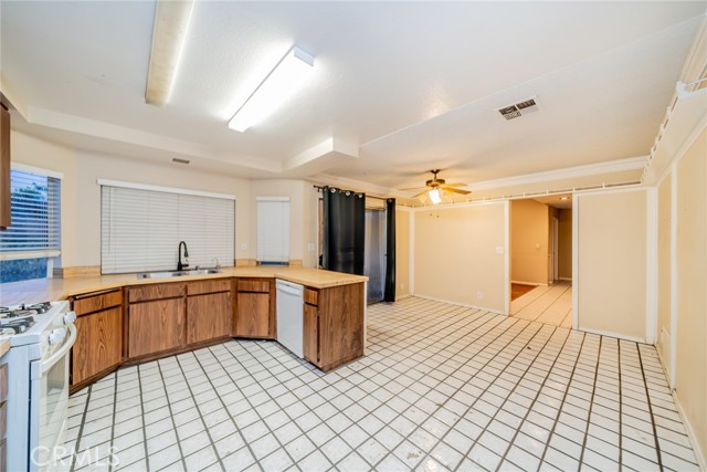 43639 Persimmons Lane, Hemet CA: https://media.crmls.org/medias/752c7c15-d3cc-4e8c-8aa9-dcc79f12f021.jpg