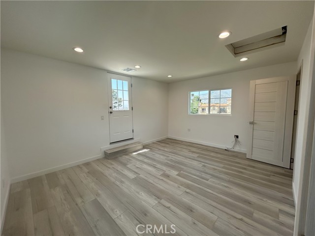 Detail Gallery Image 7 of 31 For 10363 Commerce Ave, Tujunga,  CA 91042 - 4 Beds | 3 Baths