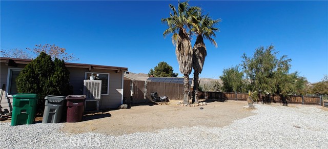 Detail Gallery Image 4 of 18 For 7490 Barberry Ave, Yucca Valley,  CA 92284 - 3 Beds | 2 Baths