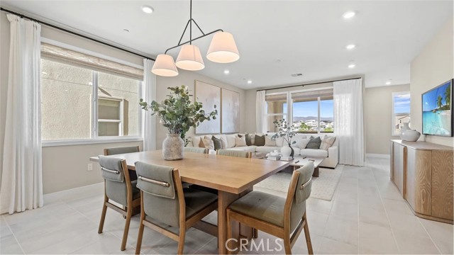 Detail Gallery Image 8 of 39 For 924 Chinon, Irvine,  CA 92618 - 4 Beds | 3/1 Baths