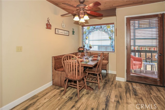 Detail Gallery Image 8 of 38 For 39802 Lakeview Dr #12,  Big Bear Lake,  CA 92315 - 2 Beds | 3/1 Baths