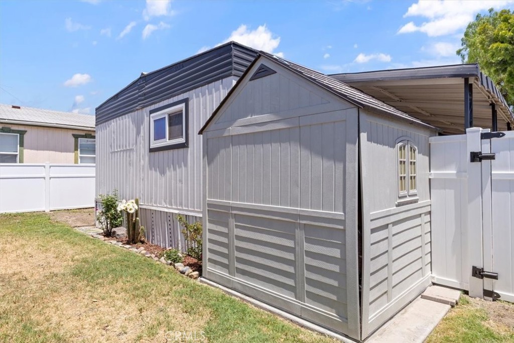 9080 Bloomfield Avenue 79