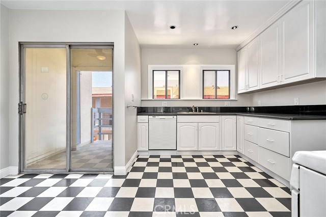 Detail Gallery Image 16 of 38 For 6671 De Longpre Ave, Los Angeles,  CA 90028 - 2 Beds | 2 Baths