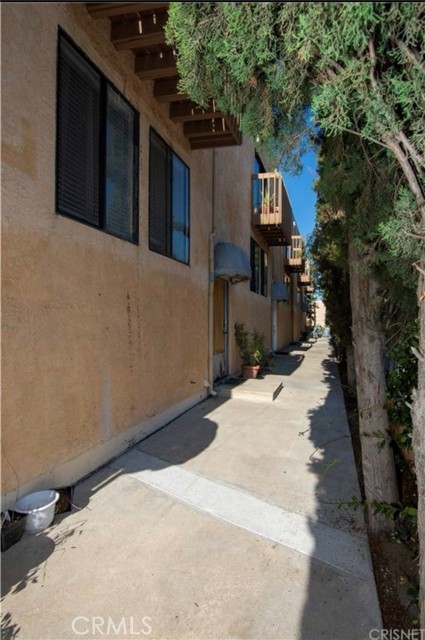 Detail Gallery Image 26 of 30 For 6912 Remmet Ave #5,  Canoga Park,  CA 91303 - 2 Beds | 2/1 Baths