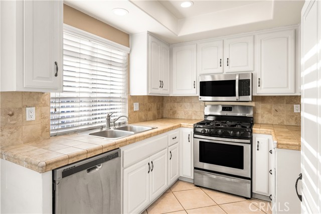 Detail Gallery Image 14 of 41 For 1062 Walnut St #C,  Tustin,  CA 92780 - 2 Beds | 2/1 Baths