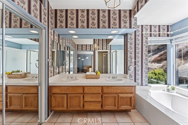 4150 San Ramon Drive, Corona CA: https://media.crmls.org/medias/75340222-7542-465d-873b-02303aa4ba69.jpg