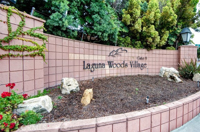 24055 Paseo Del Lago, Laguna Woods CA: https://media.crmls.org/medias/75346fdb-ea18-4eec-80f5-9072aed925a5.jpg