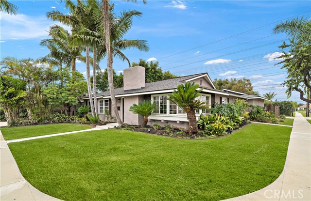 17327 Santa Lucia Street, Fountain Valley CA: https://media.crmls.org/medias/75347d22-0c54-4b38-83b2-2ad0482a65a9.jpg