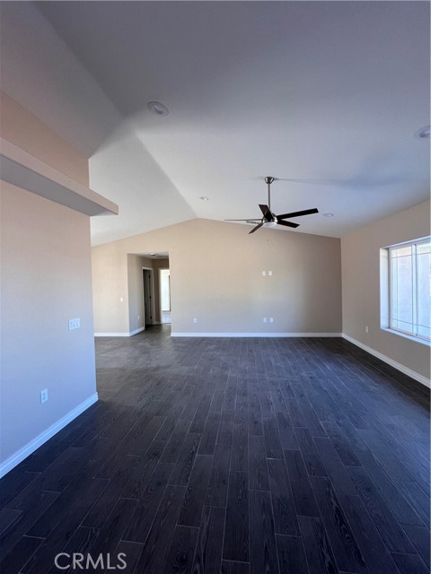 Detail Gallery Image 2 of 10 For 18085 Sycamore, Hesperia,  CA 92340 - 4 Beds | 2 Baths