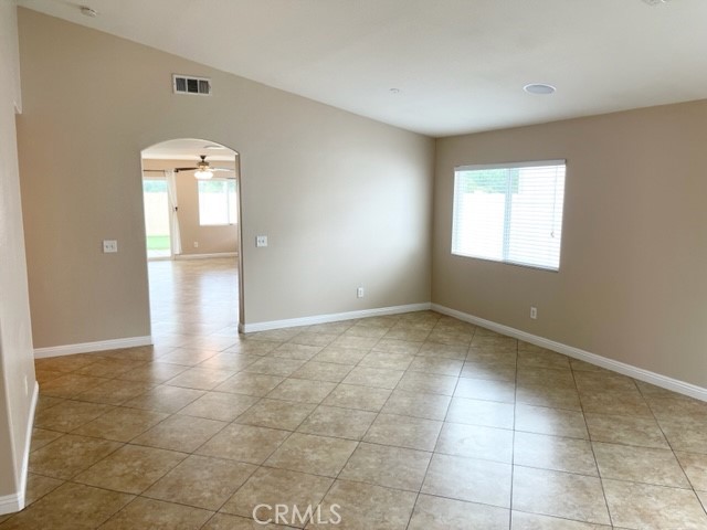 Detail Gallery Image 10 of 63 For 5220 Holstein Way, Jurupa Valley,  CA 92509 - 3 Beds | 2 Baths