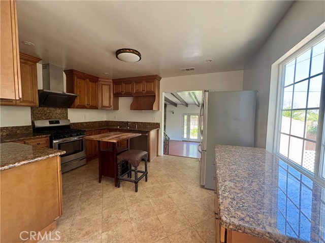 Detail Gallery Image 3 of 12 For 5421 W 120th, Inglewood,  CA 90304 - 3 Beds | 2 Baths