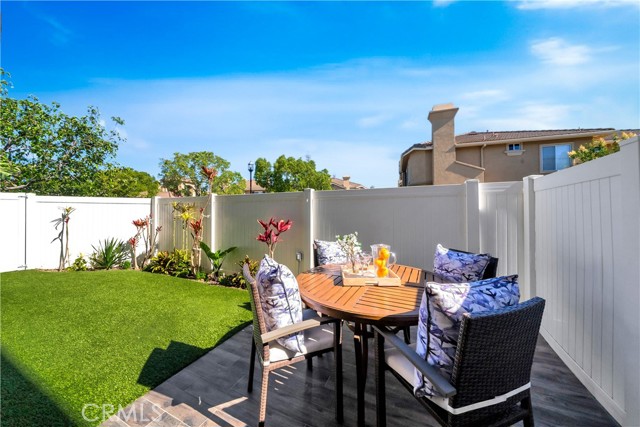 5104 E Henley Place, Orange CA: https://media.crmls.org/medias/75369937-77a1-404f-9254-458003f18ceb.jpg