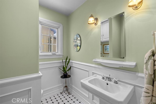 593 26th Street, Manhattan Beach, California 90266, 3 Bedrooms Bedrooms, ,2 BathroomsBathrooms,Residential,Sold,26th,SB22189948